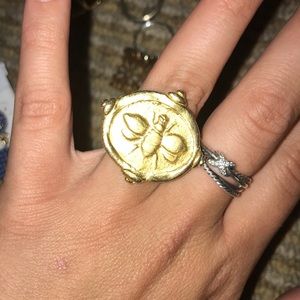 Bee ring